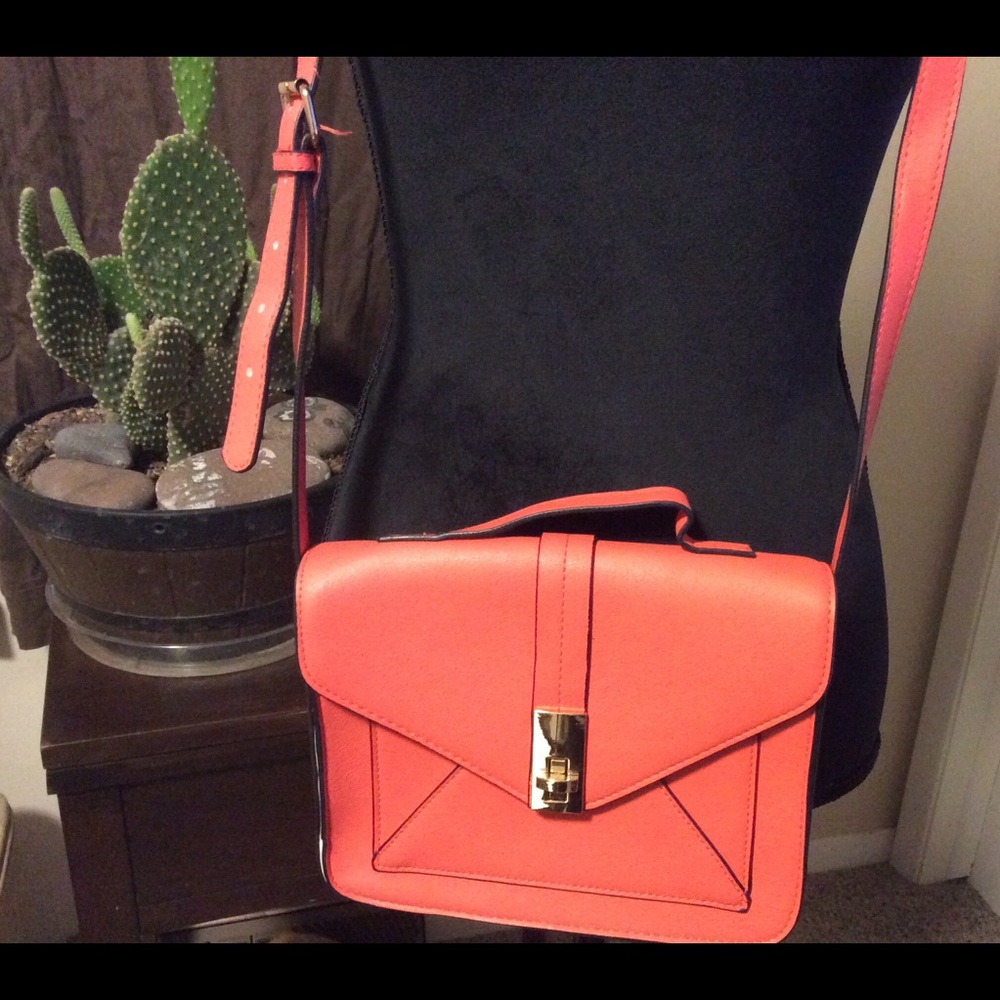 Never used ! Lovely stylish purse !